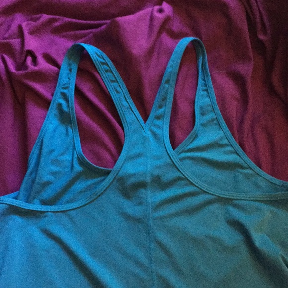 Turquoise UA tank - Picture 3 of 3